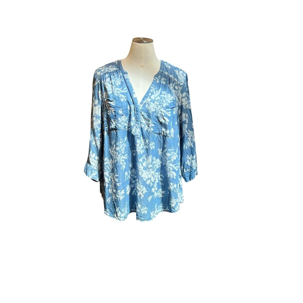 Torrid Women’s Blue Floral Blouse Top Size 3XL Plus 3/4 Sleeve V-Neck Boho EUC